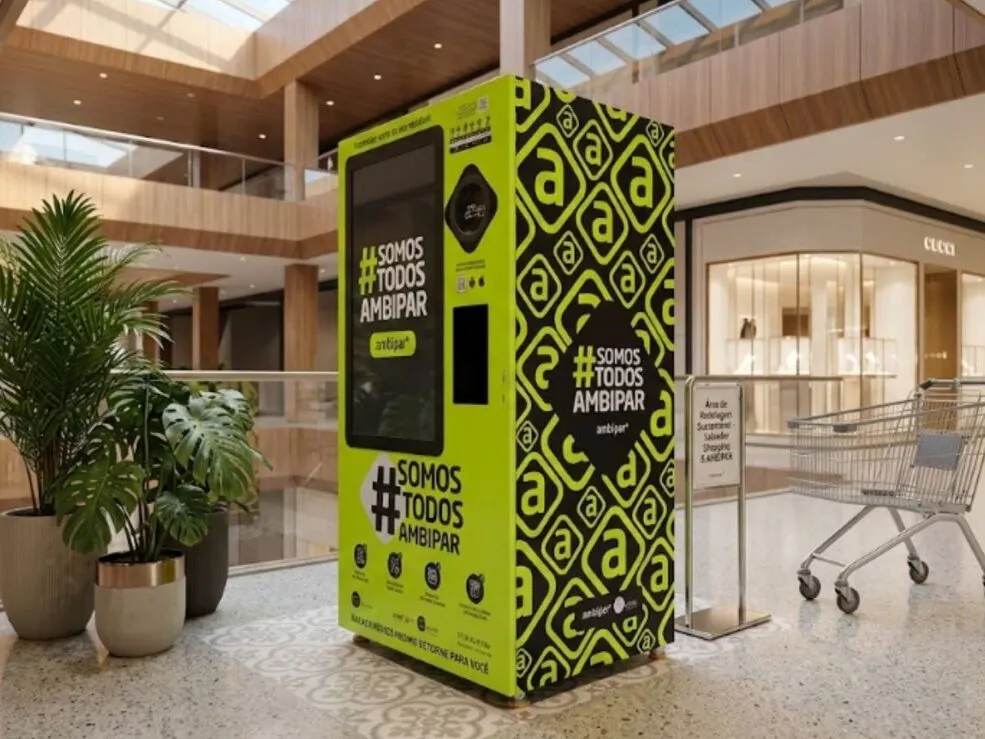 Plotagem de equipamento para reciclagem da Ambipar Brasil